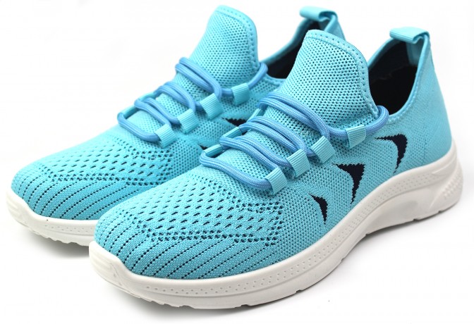 Кроссовки женские