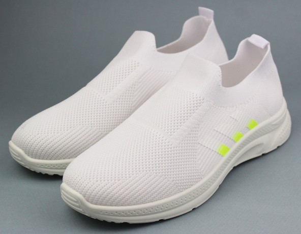 Кроссовки женские 