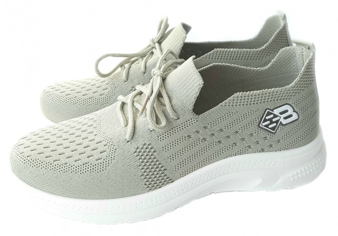 Кроссовки женские    