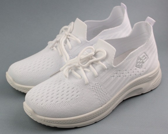 Кроссовки женские   