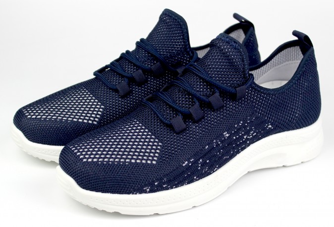 Кроссовки женские 