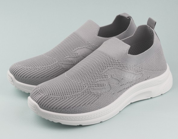 Кроссовки женские  