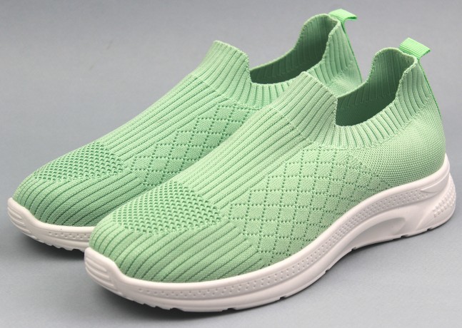 Кроссовки женские   