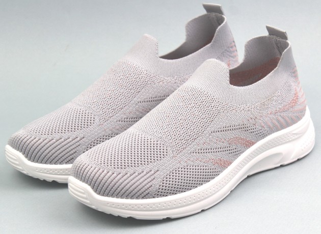 Кроссовки женские  