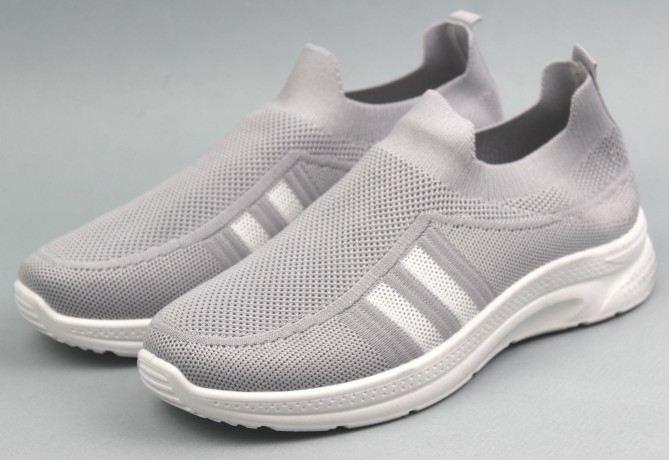 Кроссовки женские   