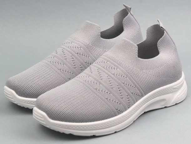 Кроссовки женские  