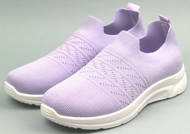 Кроссовки женские  