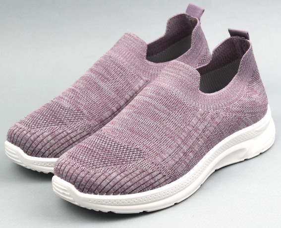 Кроссовки женские   