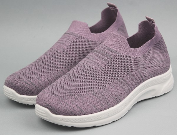 Кроссовки женские   