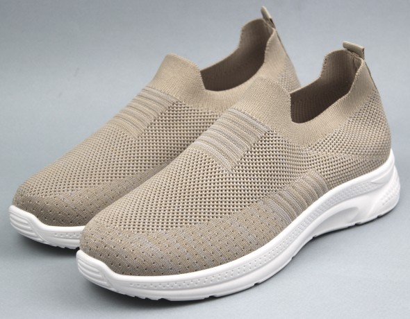 Кроссовки женские    