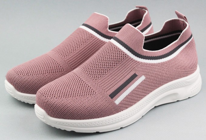 Кроссовки женские  