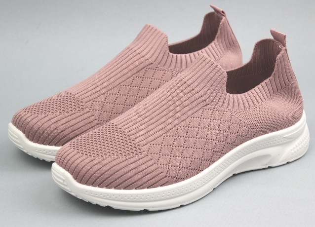 Кроссовки женские   