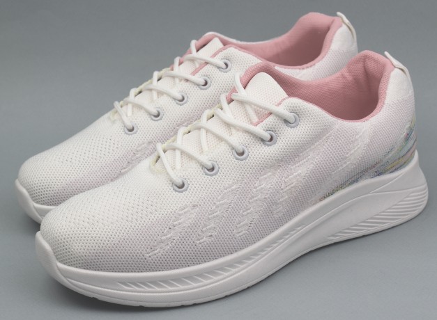 Кроссовки женские  