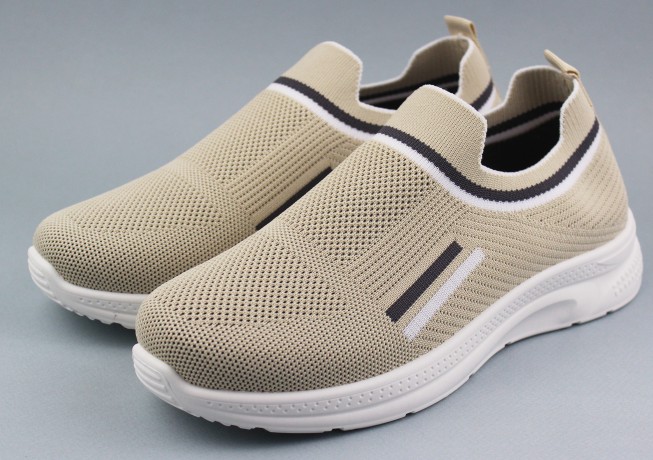 Кроссовки женские 