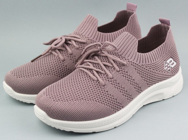 Кроссовки женские   