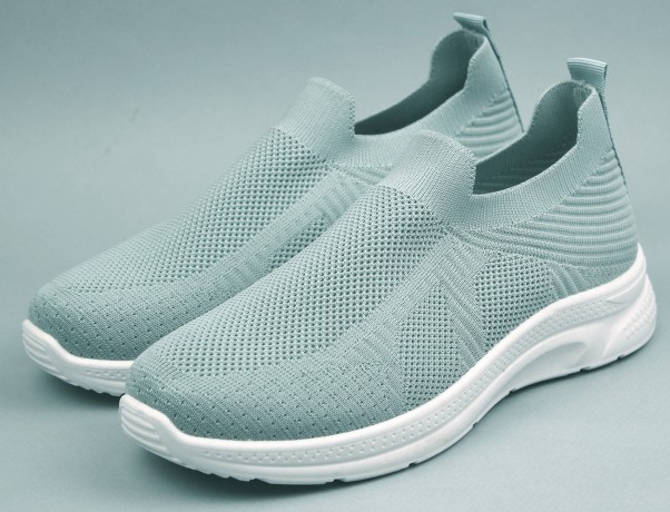 Кроссовки женские 