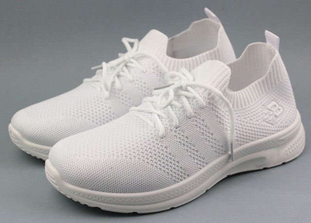 Кроссовки женские  