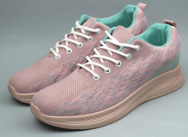 Кроссовки женские   