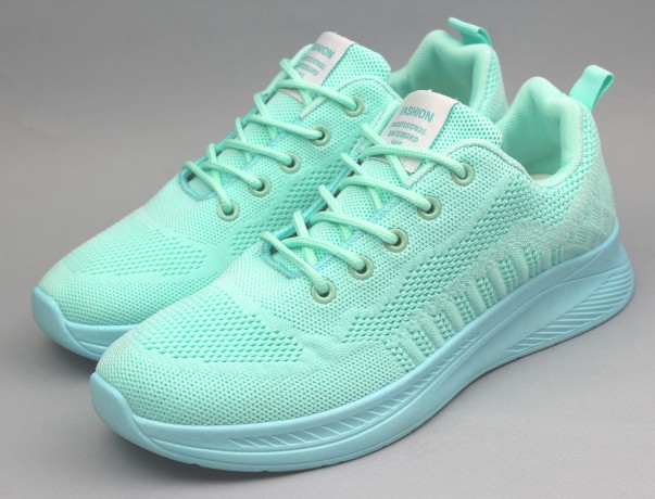 Кроссовки женские   