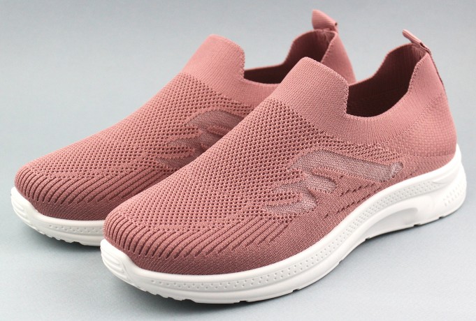 Кроссовки женские   