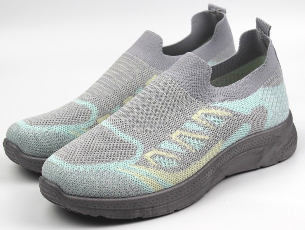 Кроссовки женские    