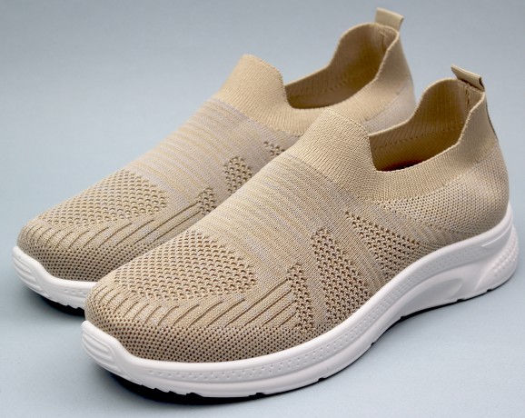 Кроссовки женские 