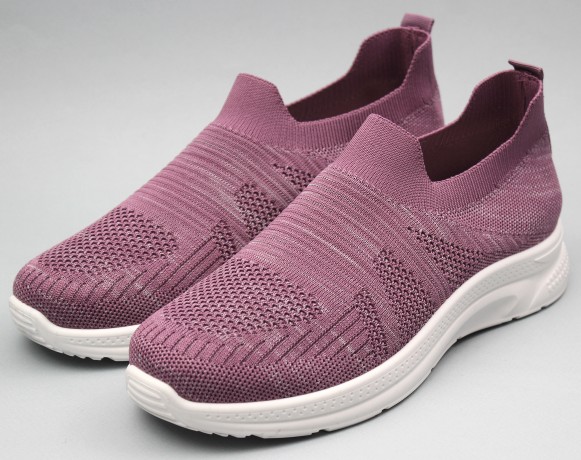 Кроссовки женские 