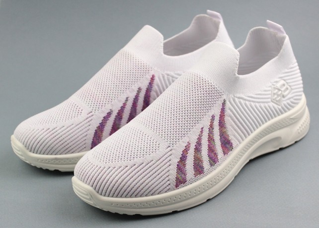 Кроссовки женские  