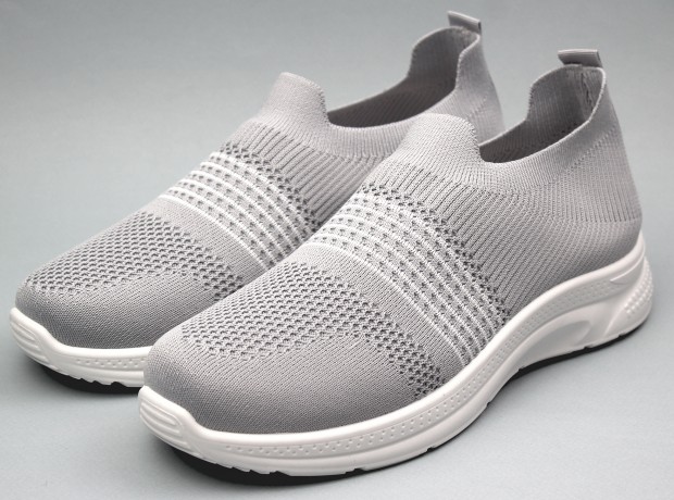 Кроссовки женские 