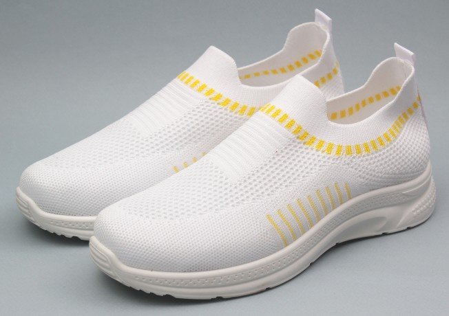 Кроссовки женские 