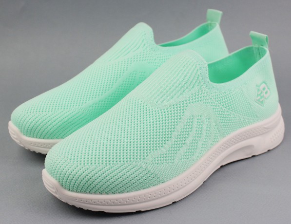 Кроссовки женские   