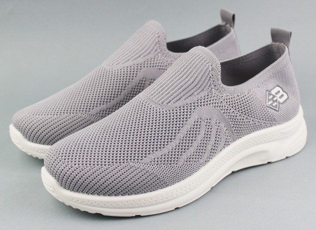 Кроссовки женские    