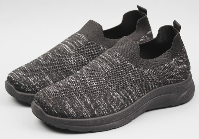 Кроссовки женские  