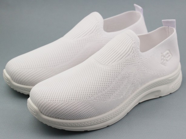 Кроссовки женские    