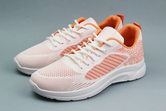 Кроссовки женские 