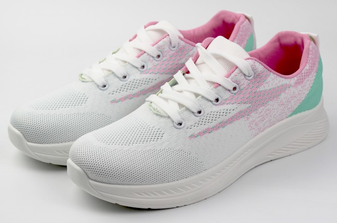 Кроссовки женские  