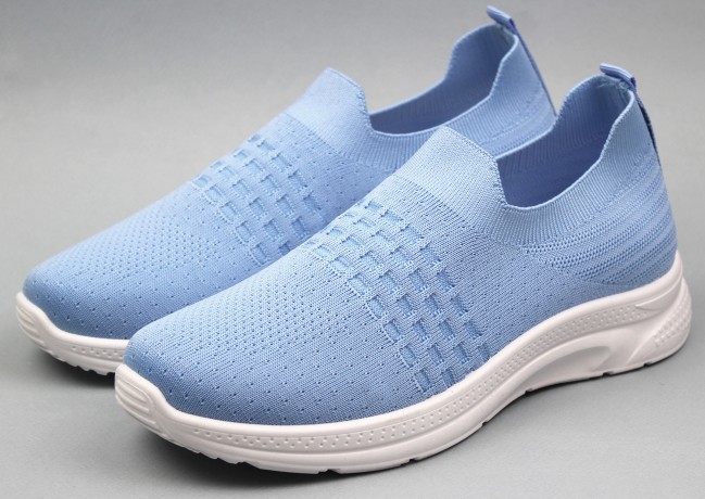 Кроссовки женские  