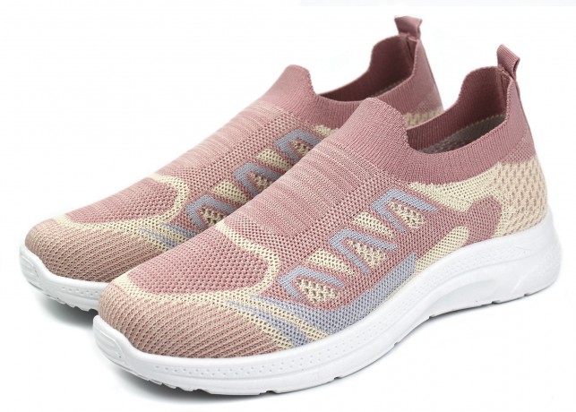 Кроссовки женские   