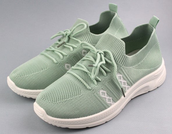 Кроссовки женские   