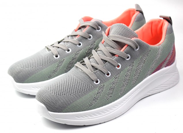 Кроссовки женские