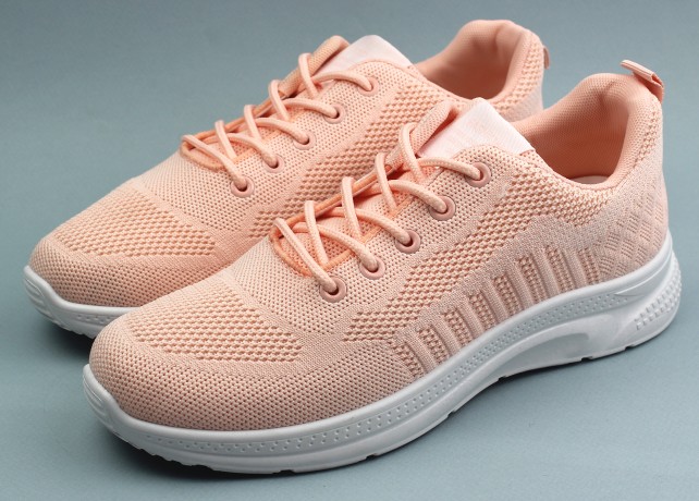 Кроссовки женские  