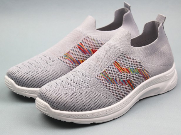 Кроссовки женские   