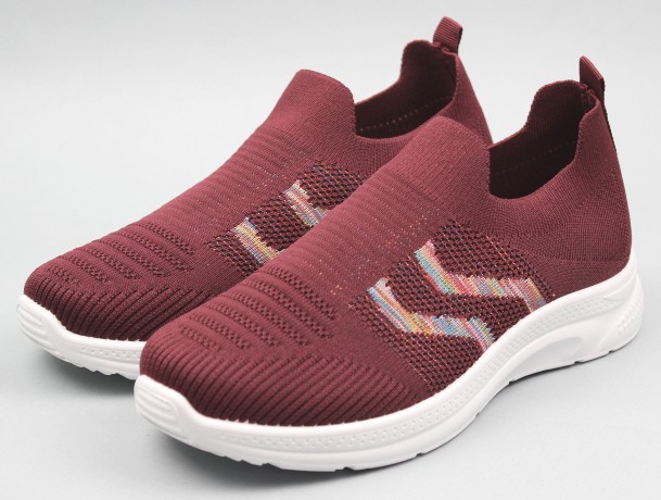 Кроссовки женские   