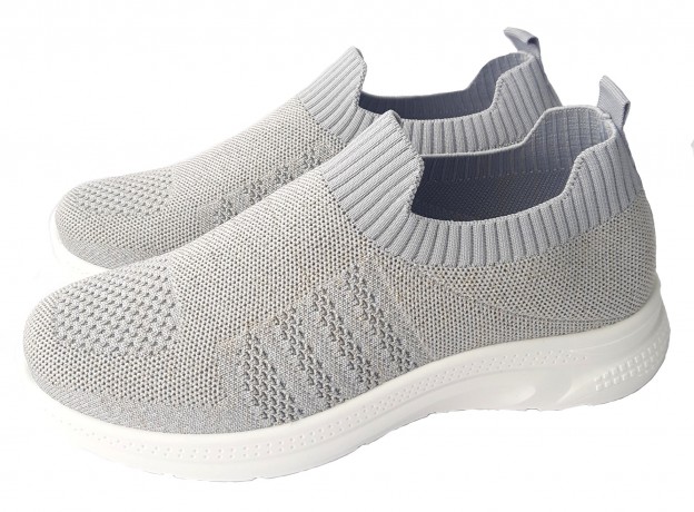 Кроссовки женские