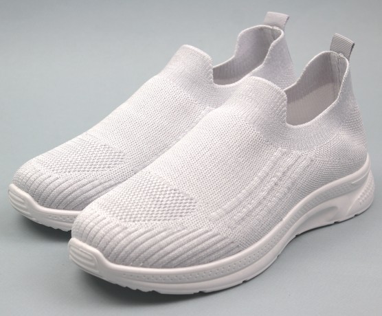 Кроссовки женские  