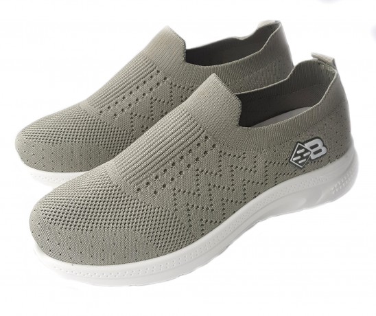 Кроссовки женские  