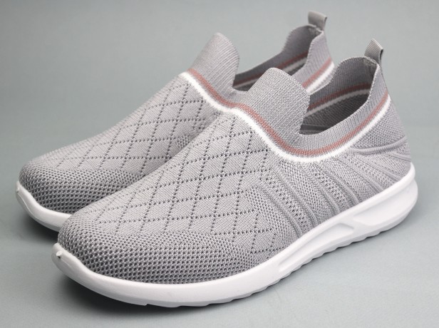 Кроссовки женские   