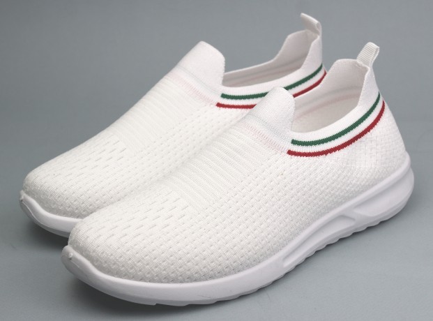 Кроссовки женские  