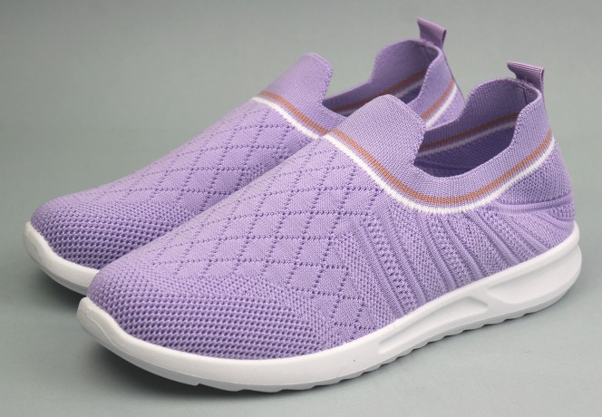 Кроссовки женские    