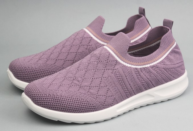 Кроссовки женские    